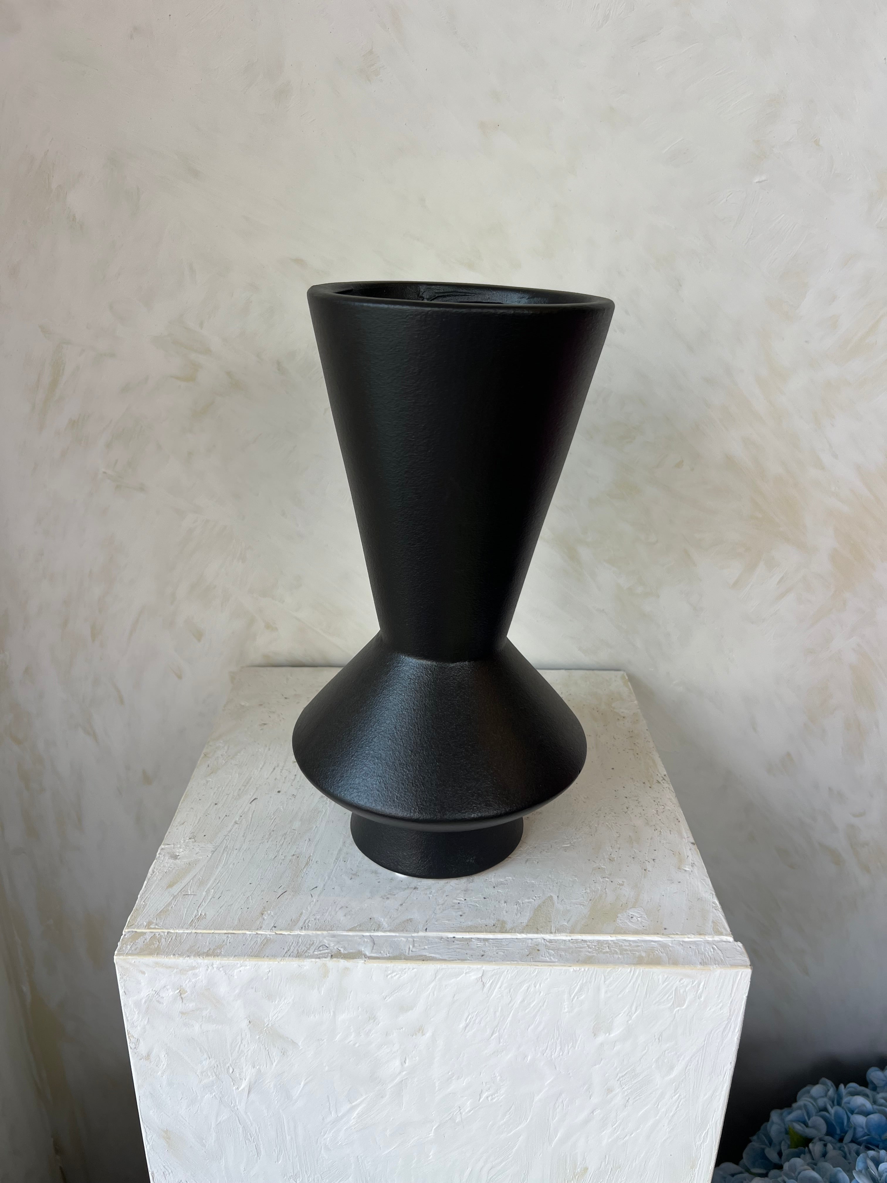 אגרטל חצאית שחור 30 ס״מ