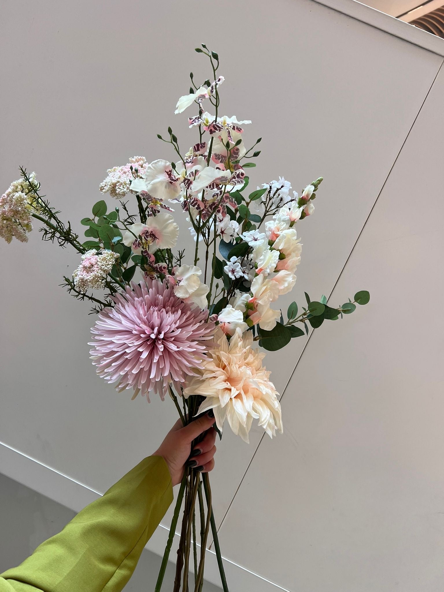 זר מתנה פריחה מלטפת