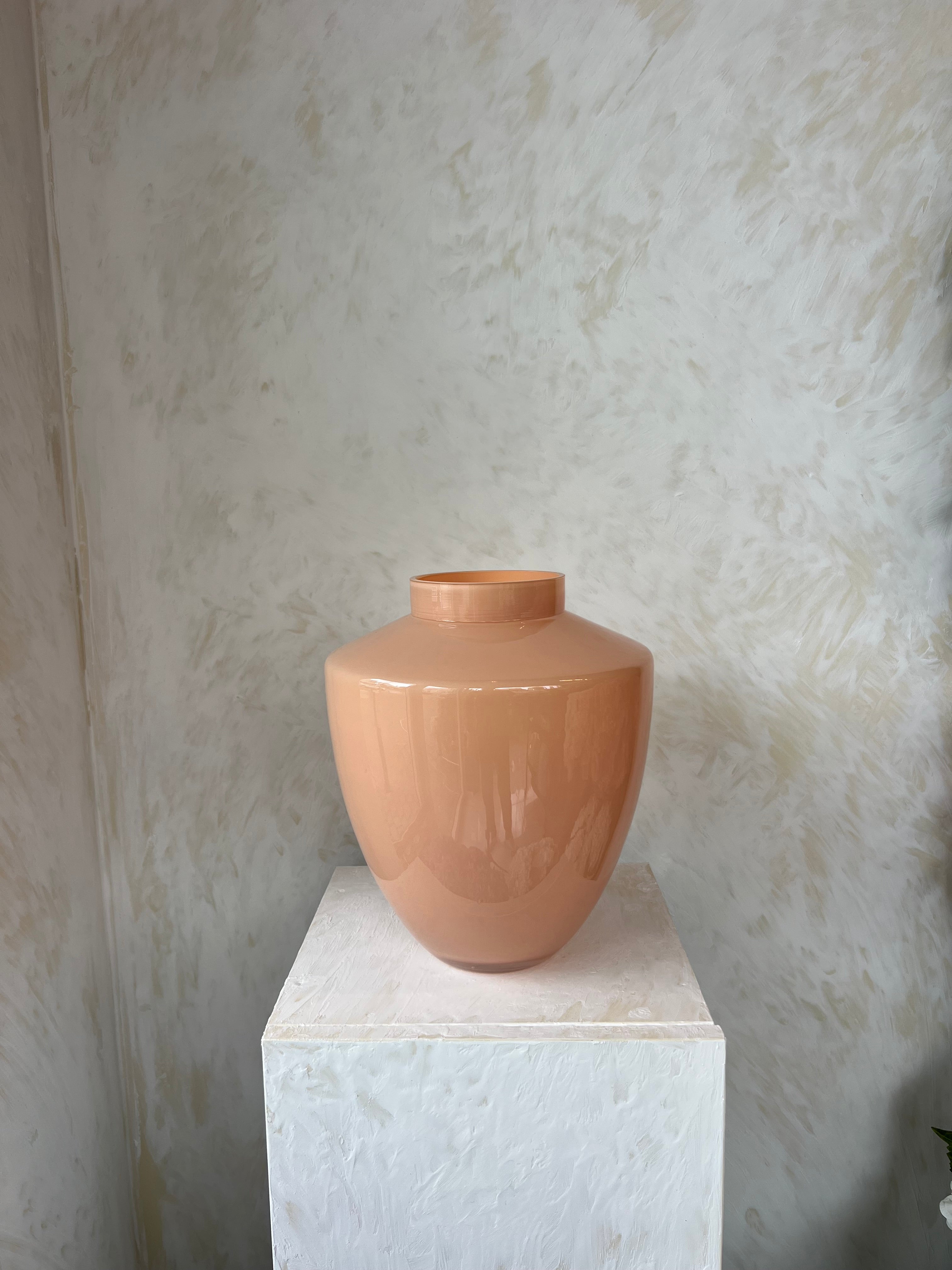 כד זכוכית אפרסק