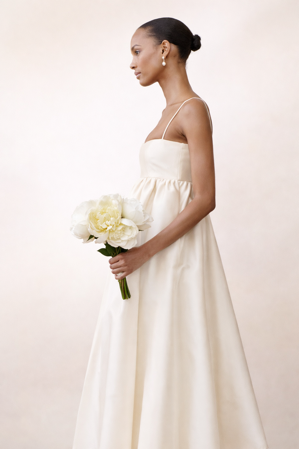 זר כלה קלאסי פיוני לבן