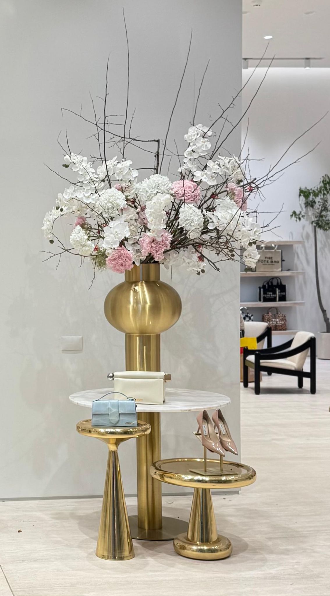 מלא הורטנזיות וסחלבים