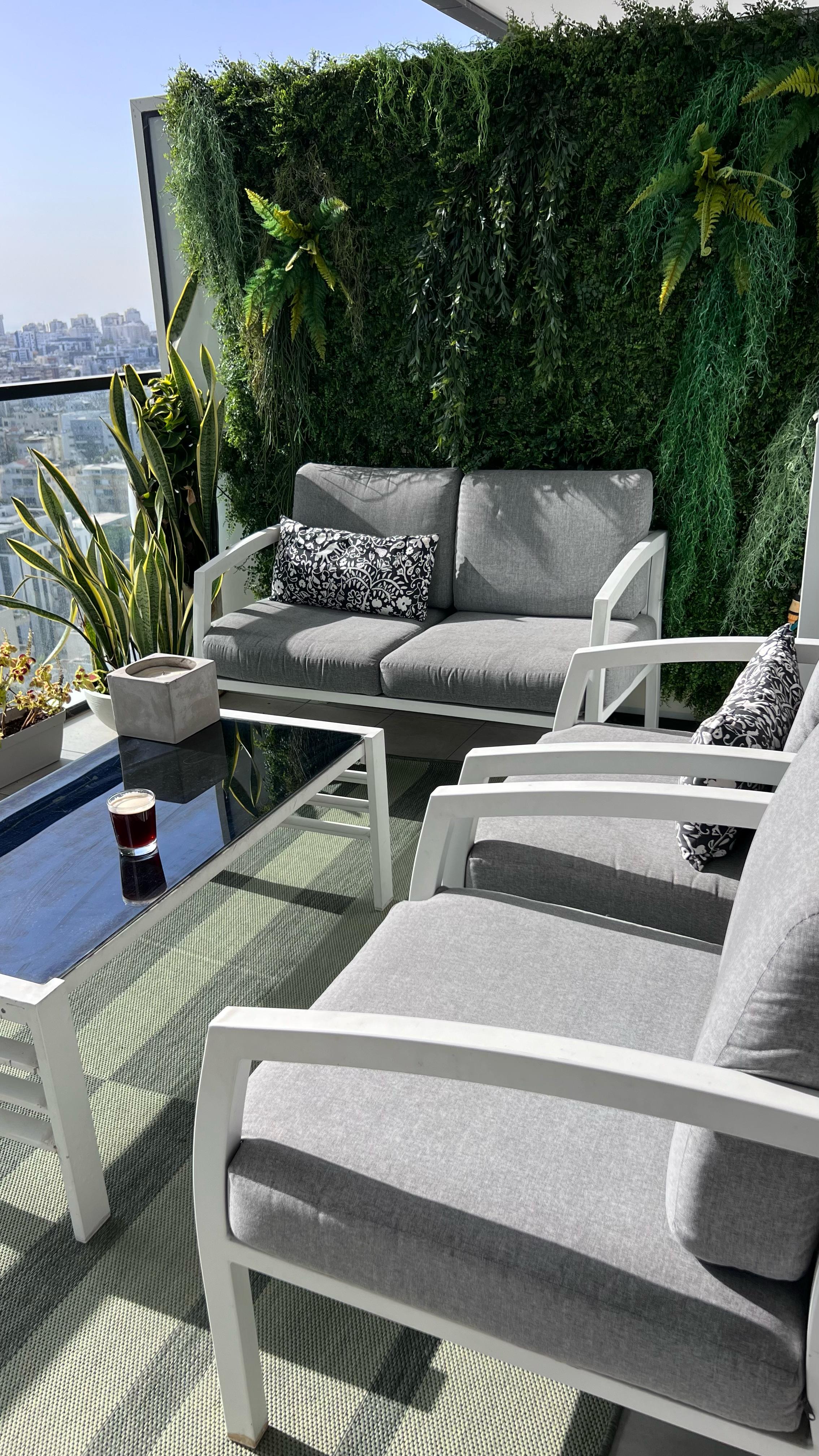 קירות ירוקים לפי מידה