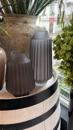 כלי זכוכית אפור מט