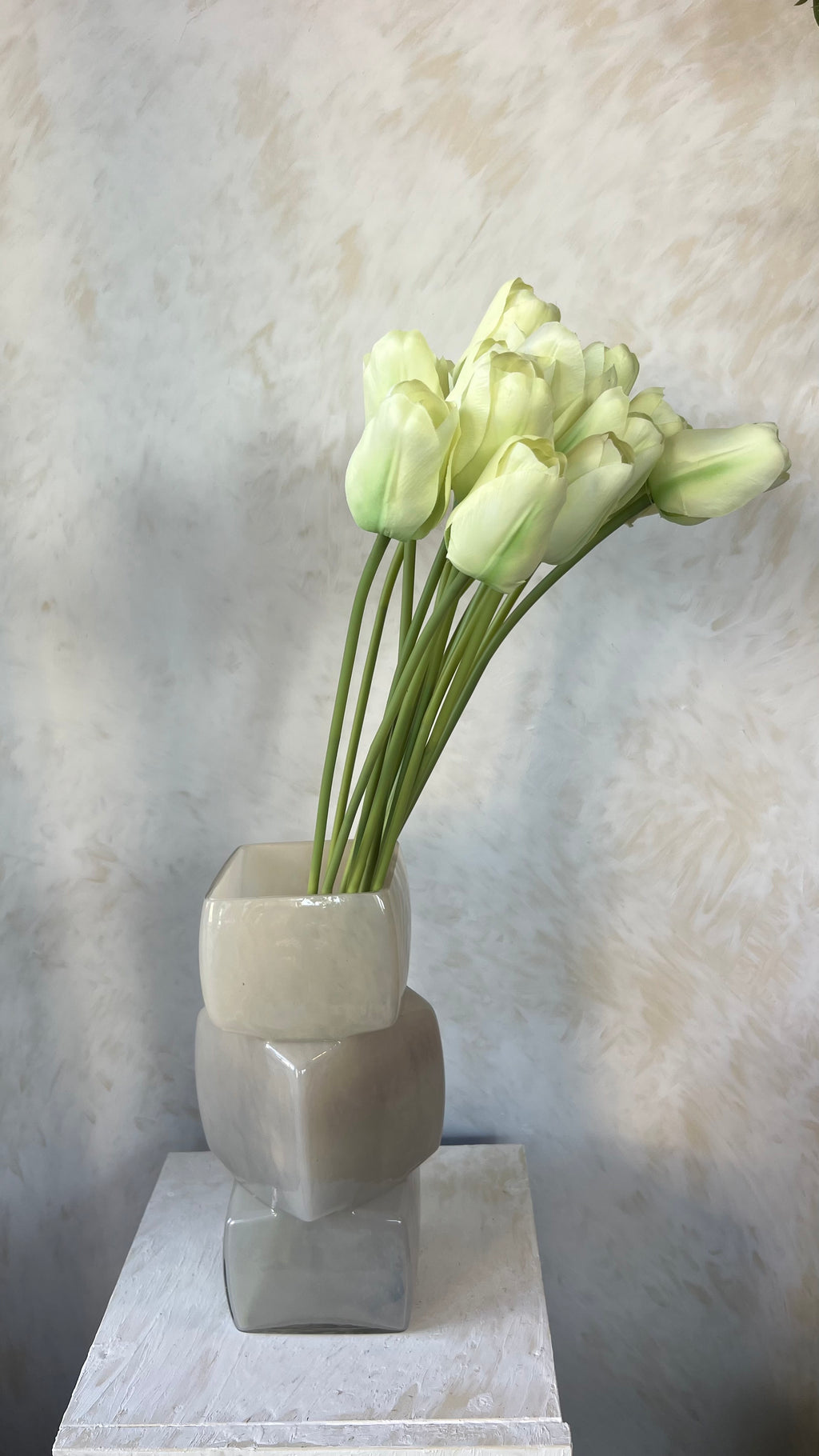 גבעול צבעוני טוליפ לבן 61 ס"מ