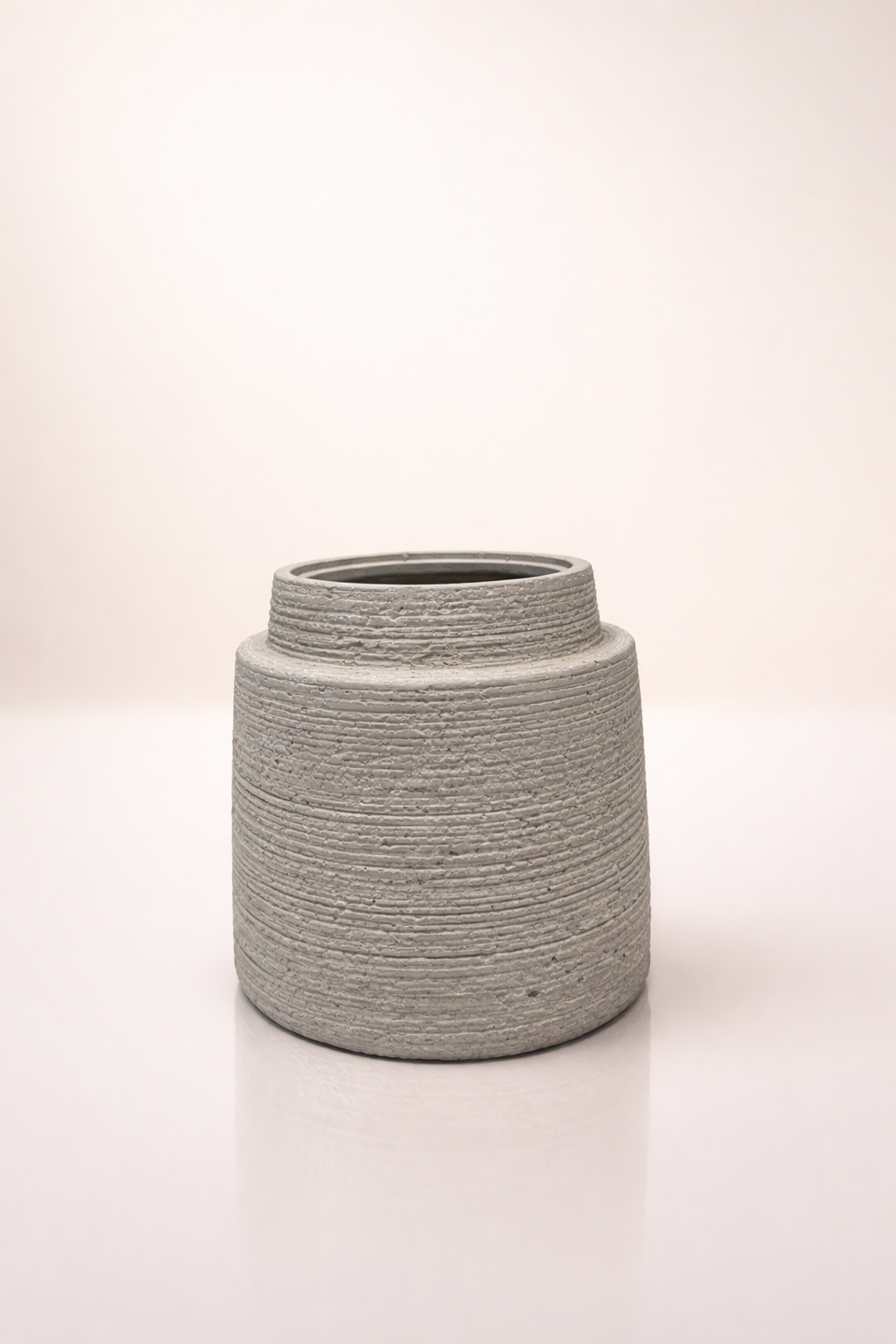 אגרטל מפוסל עם טקסטורה