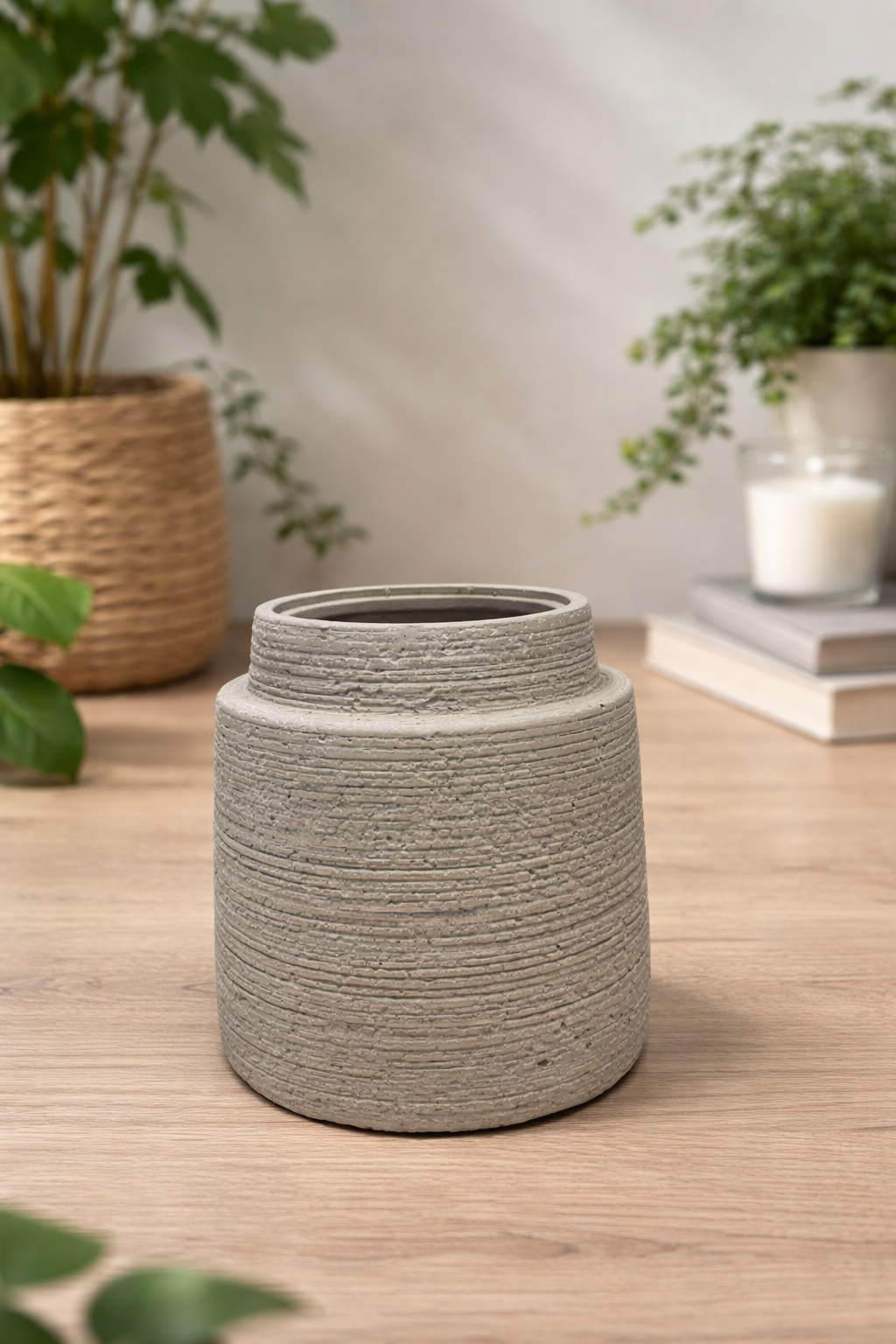 אגרטל מפוסל עם טקסטורה