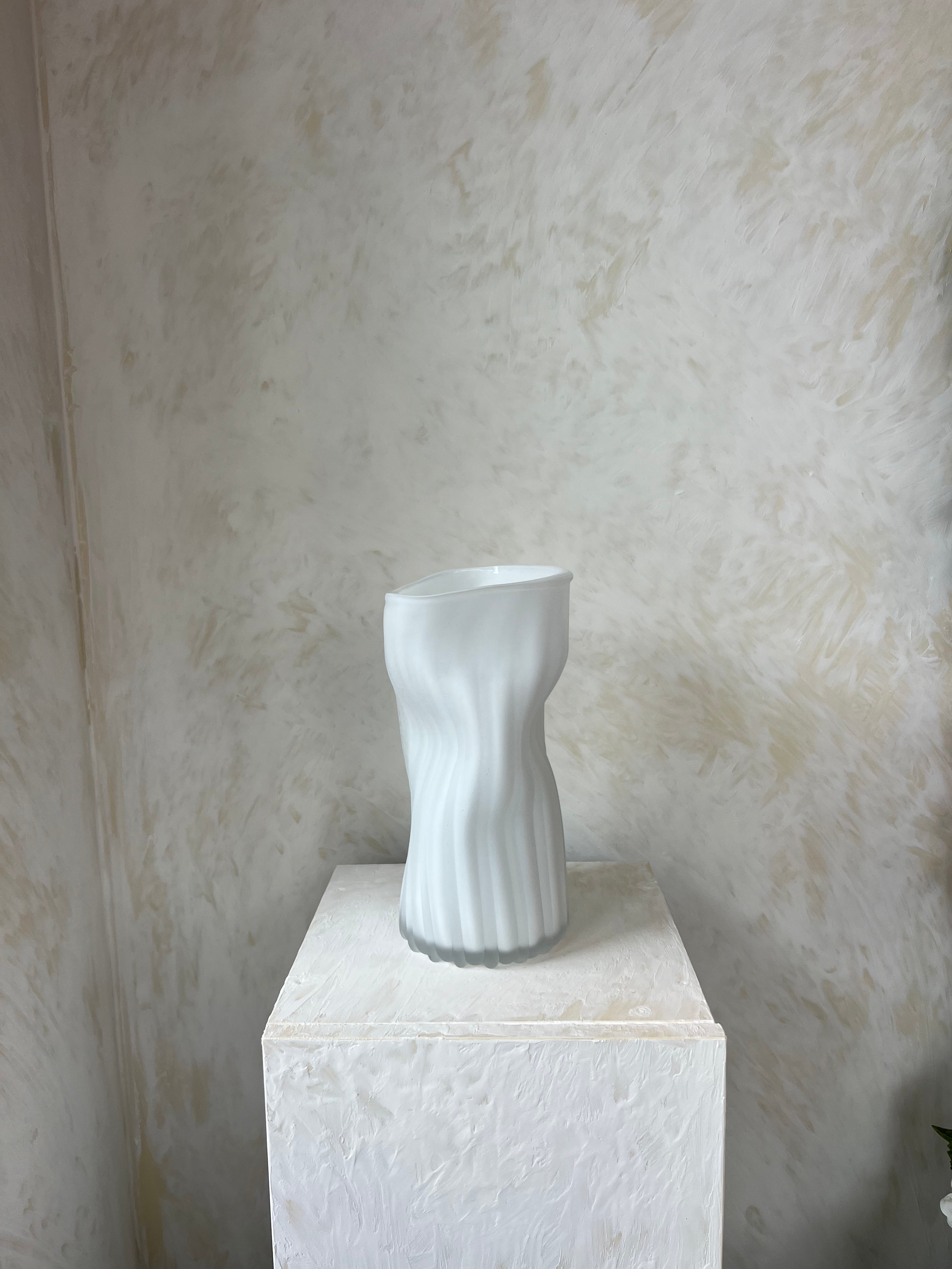 כלי זכוכית פסים לבן