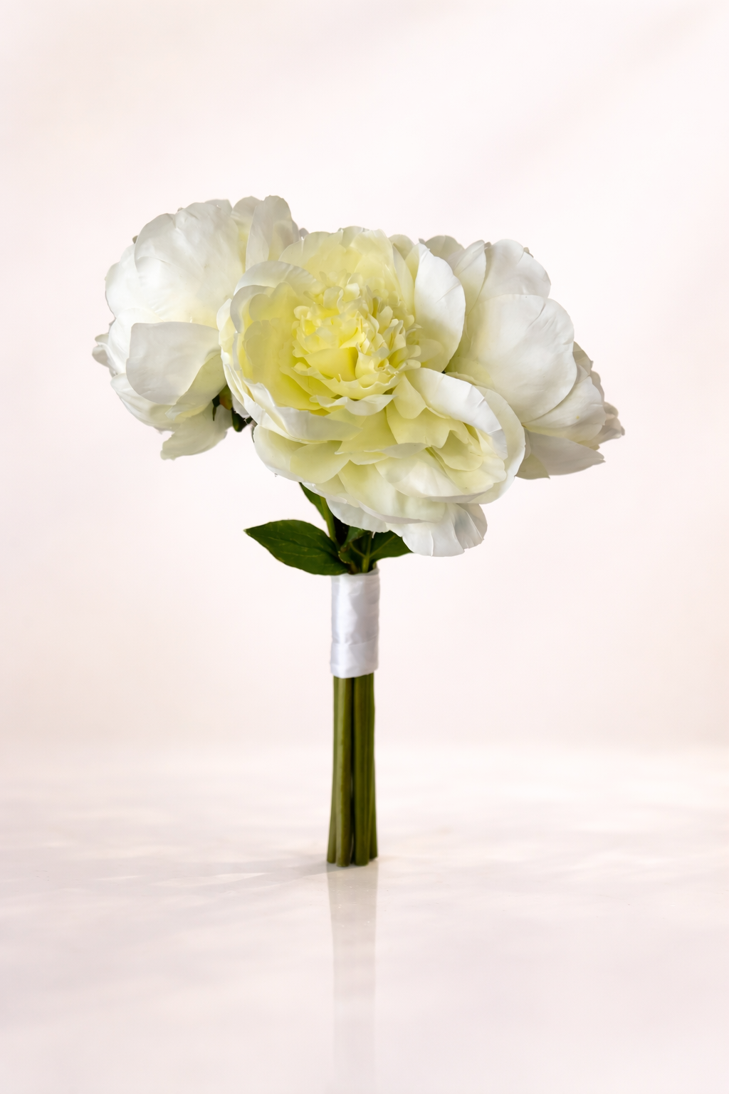 זר כלה קלאסי פיוני לבן