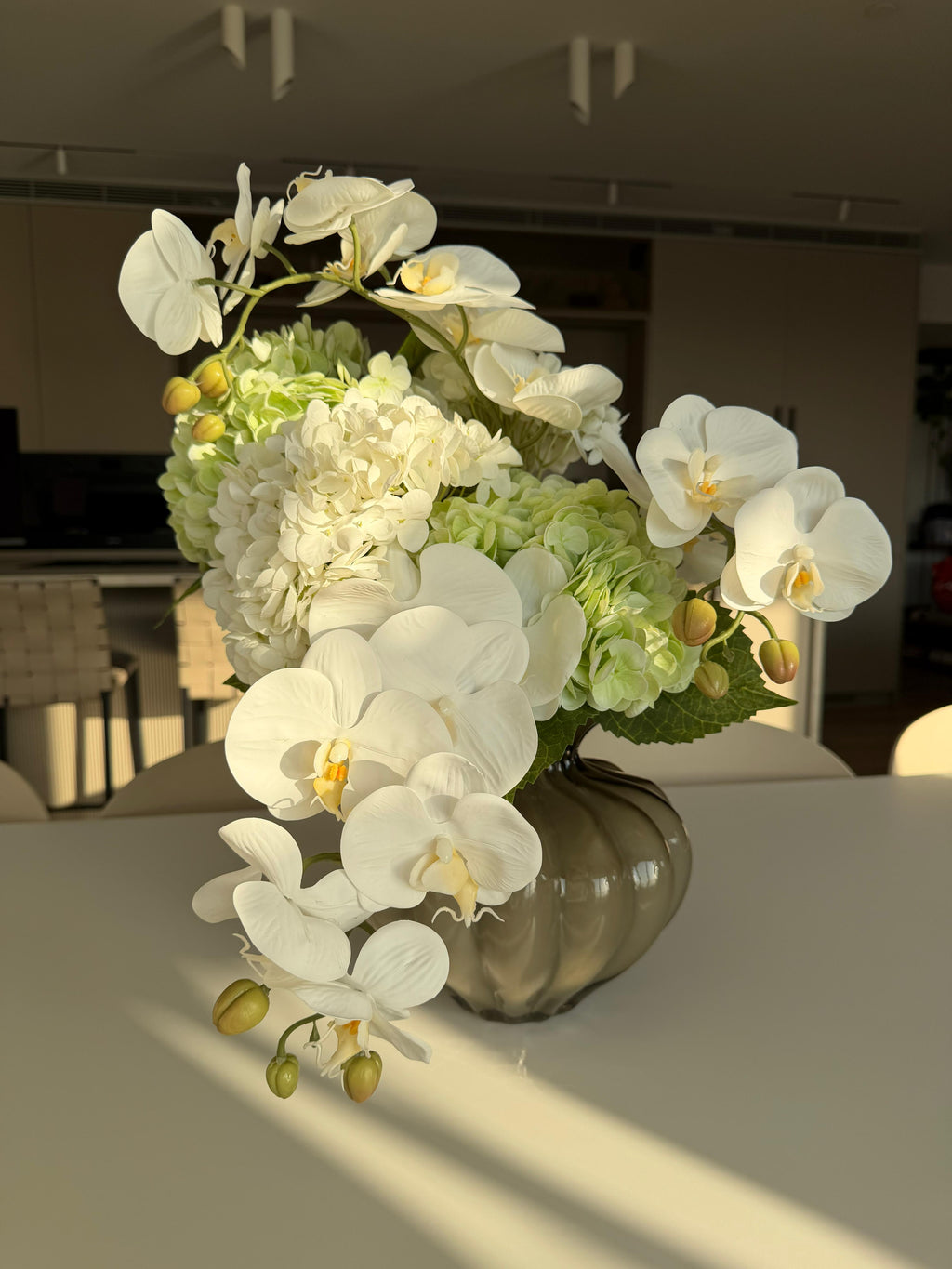 אלגנטי לבן וירוק בהיר