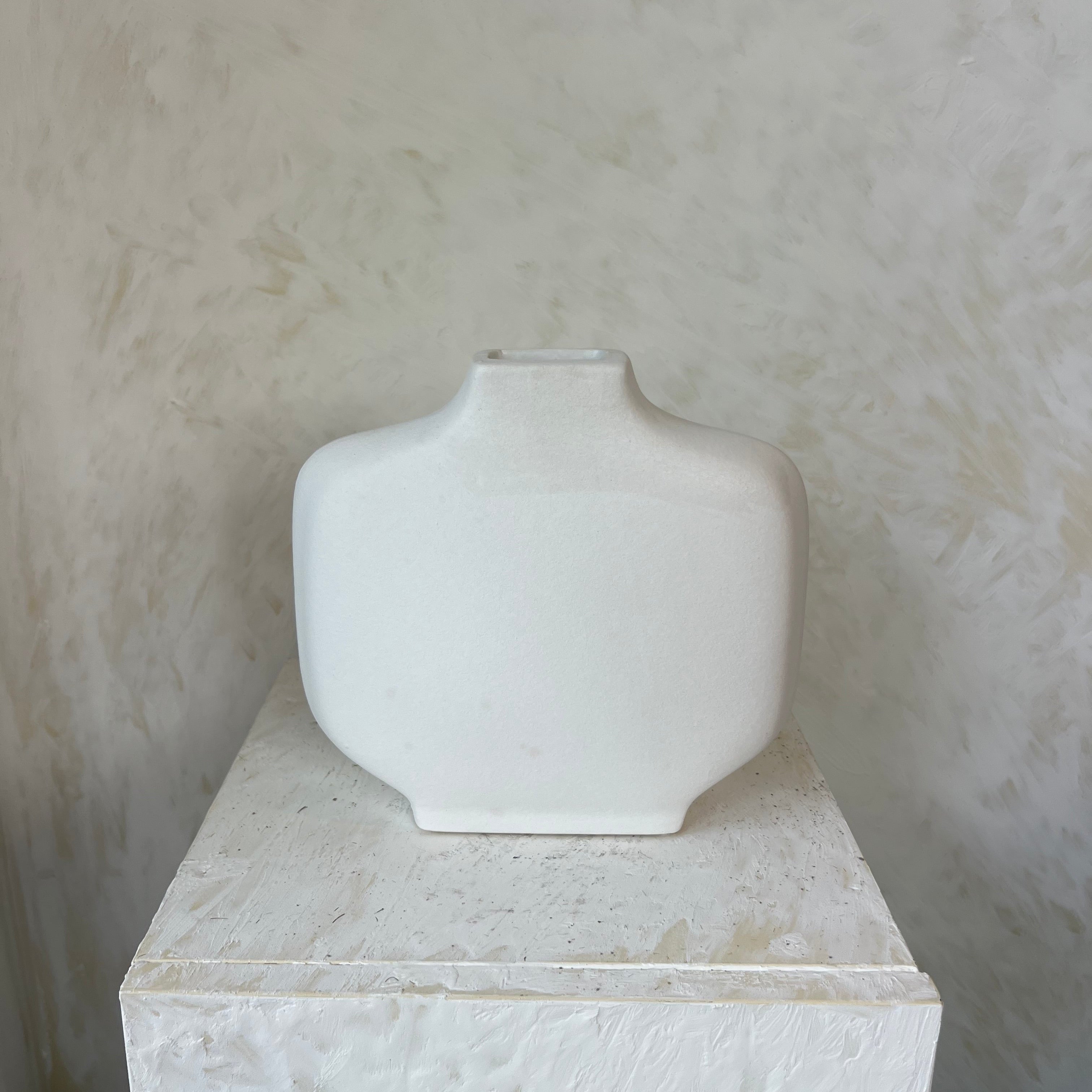 אגרטל מלבן לבן