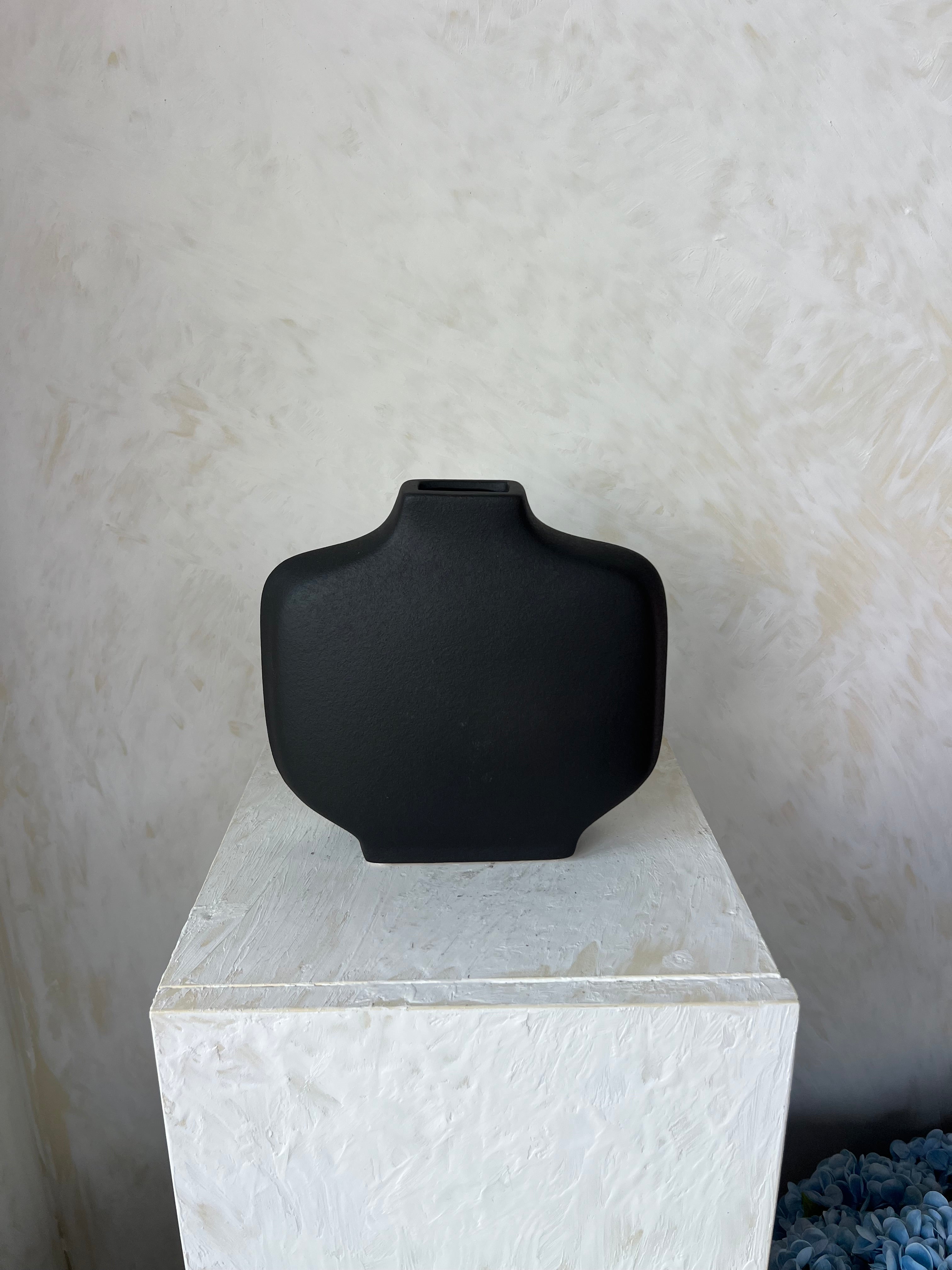 אגרטל מלבן שחור