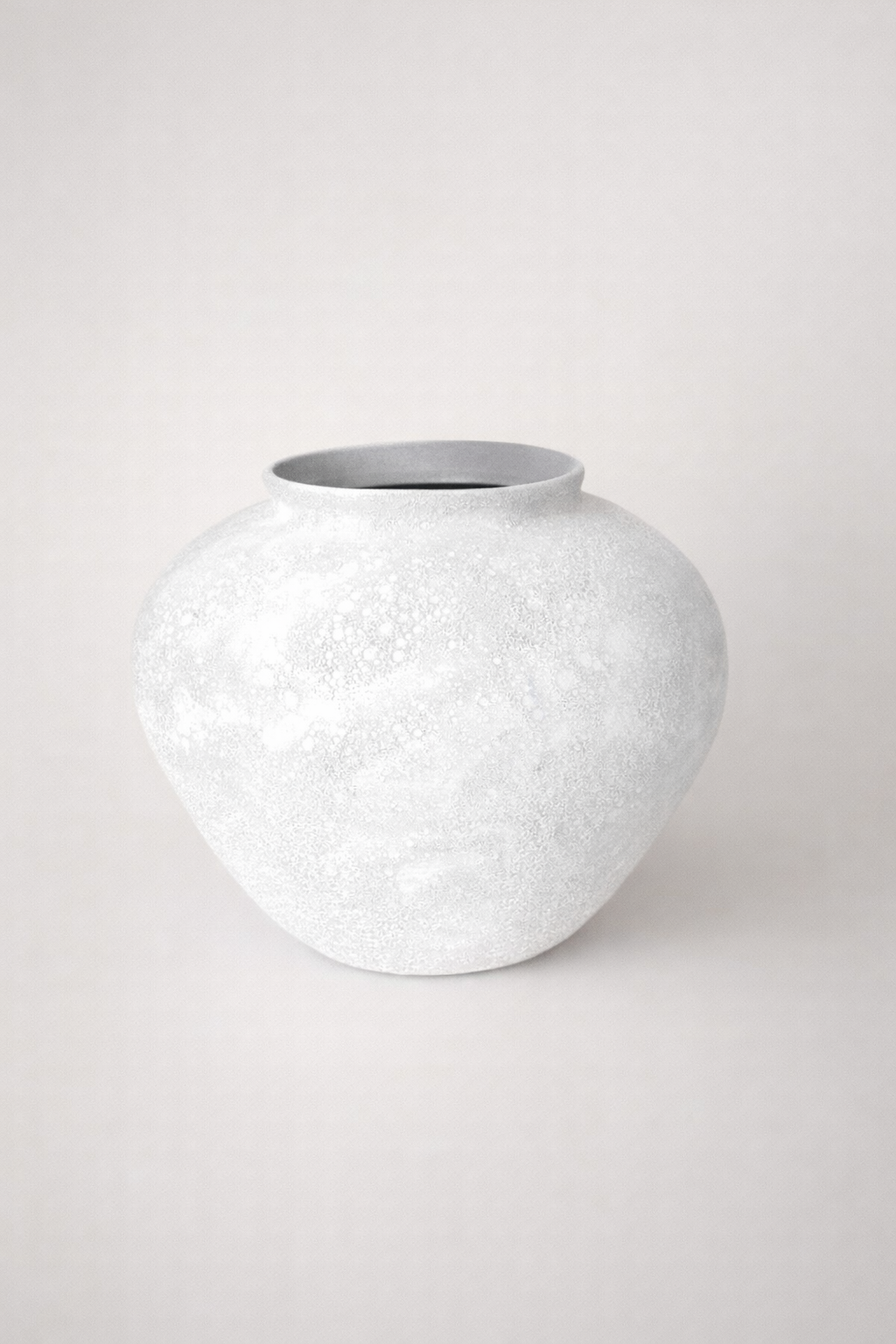 כלי קרמיקה לבן-אבן