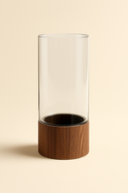 כלי זכוכית ועץ