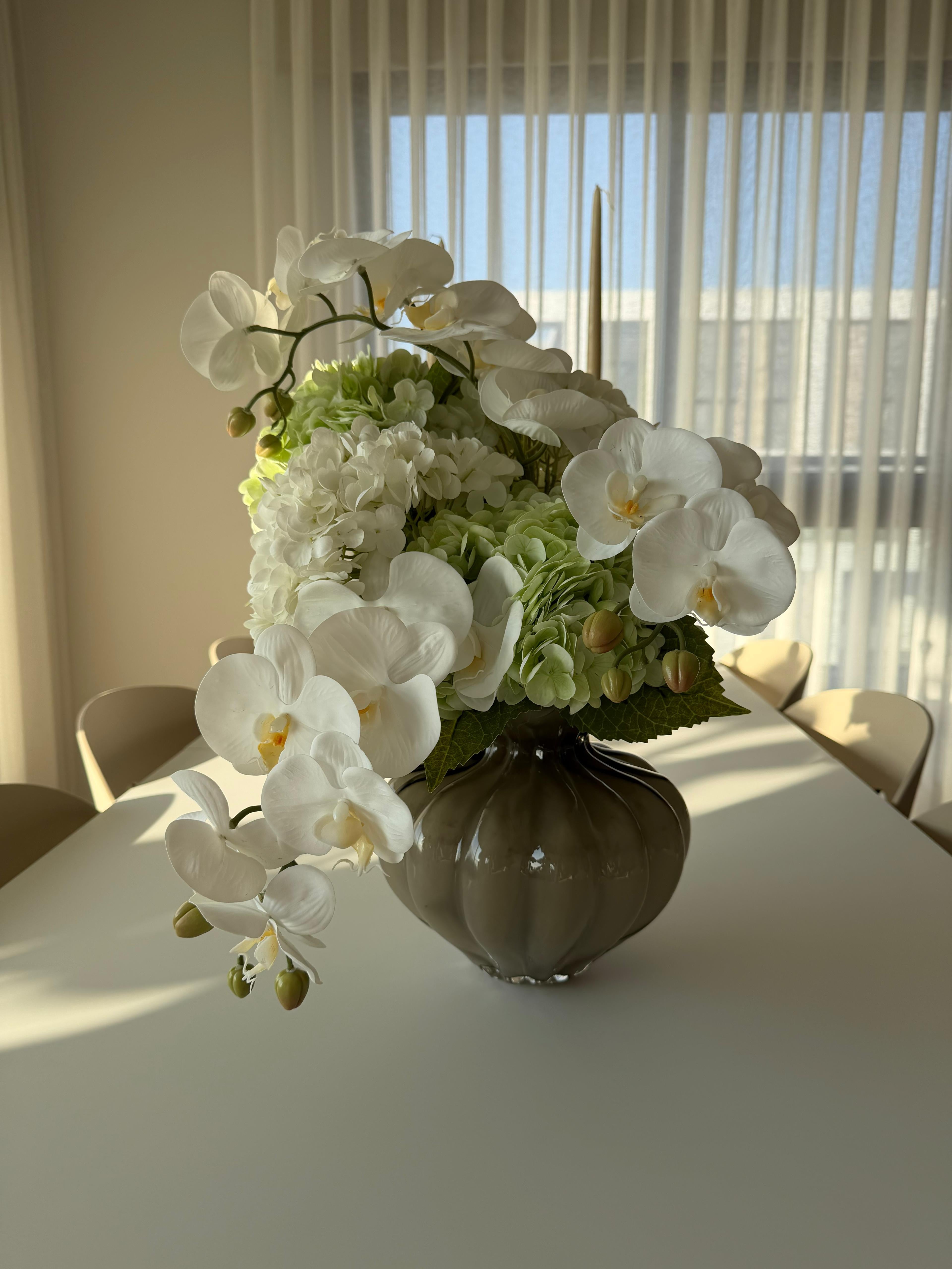 אלגנטי לבן וירוק בהיר