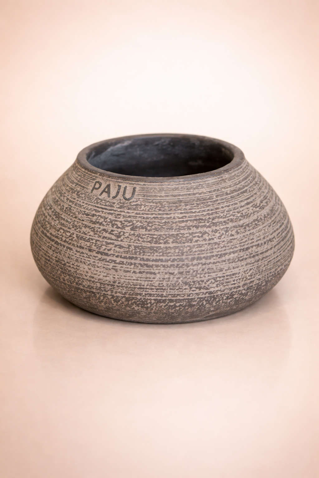 אגרטל שטוח עם טקסטורה - חום אפור