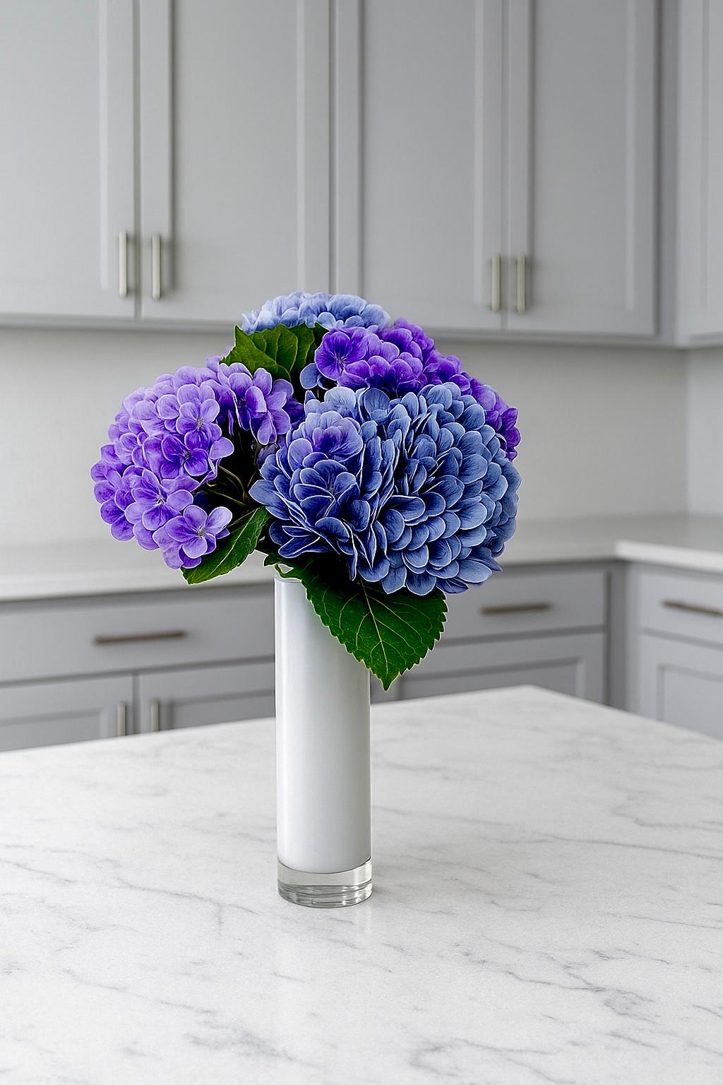 ארבע הורטנזיות סגולות