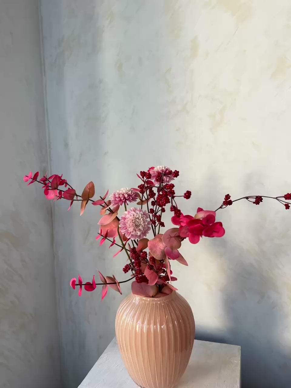 טען וידאו: אדום וכתום