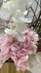 מלא הורטנזיות וסחלבים