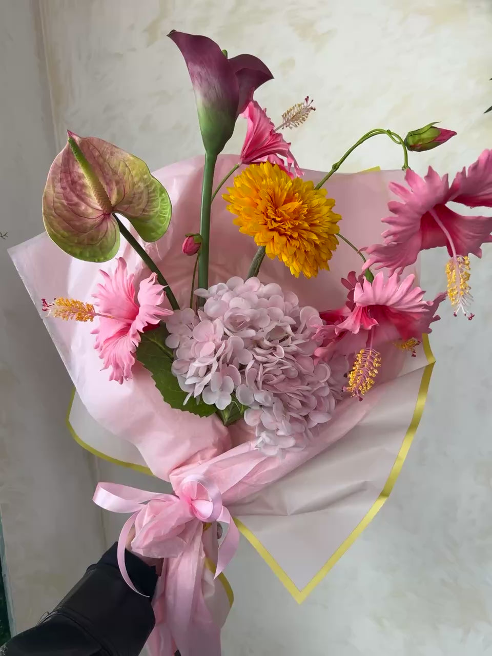 טען וידאו: זר משי רומנטי ורוד–אפרסק