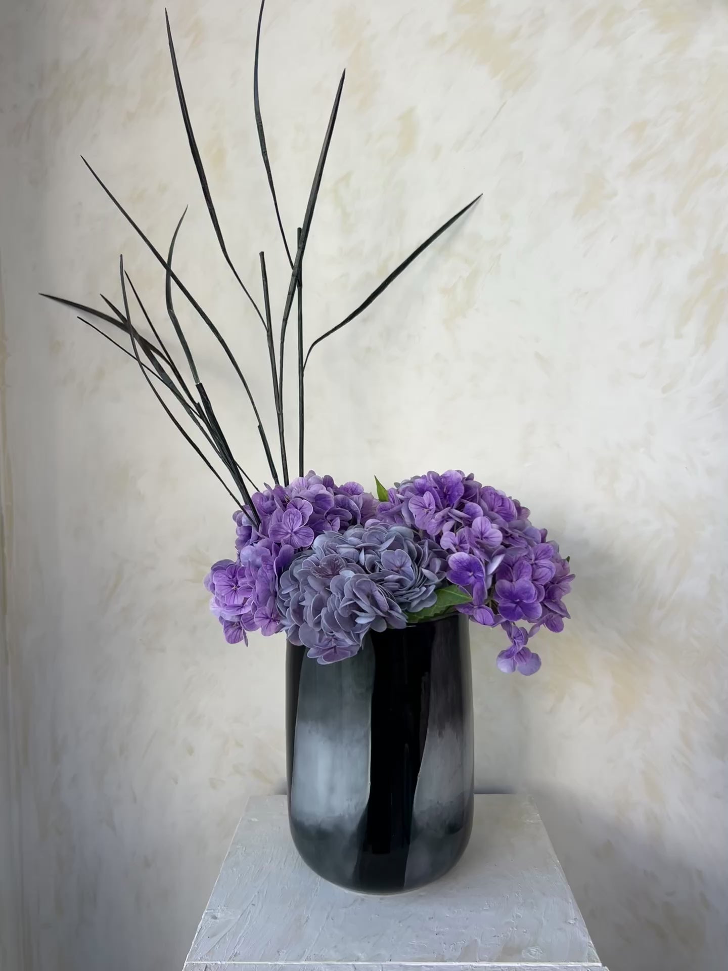 טען וידאו: סגול דרמטי